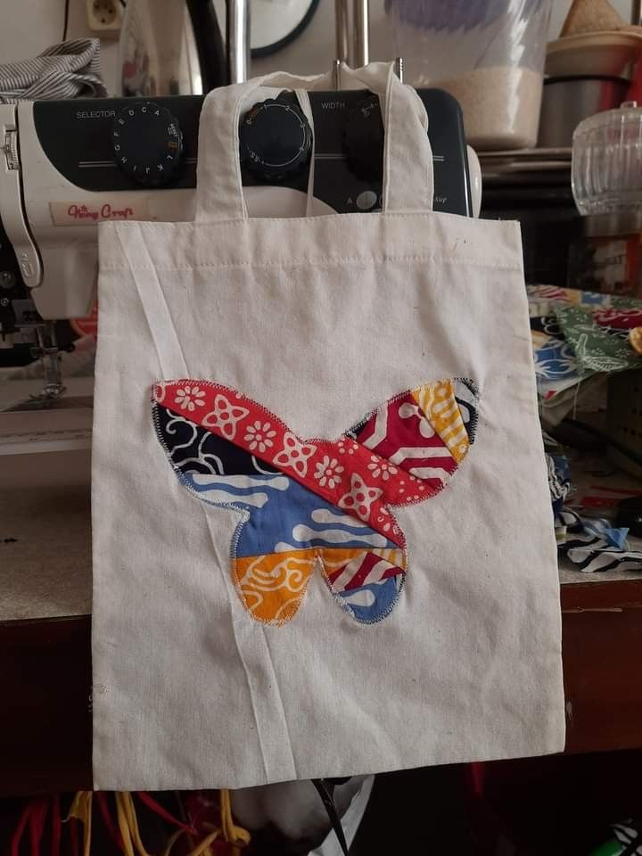 Tote bag dari kain bekas